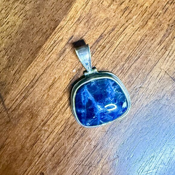 Retired Silpada Sterling Silver Pendant, Solid 925 Silver W/ Large Lapis Lazuli - Picture 3 of 3